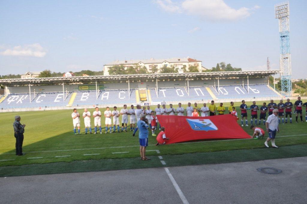 Приветствие команд Правительства Санкт-Петербурга и Севастополя (фото матча 2015 года)
