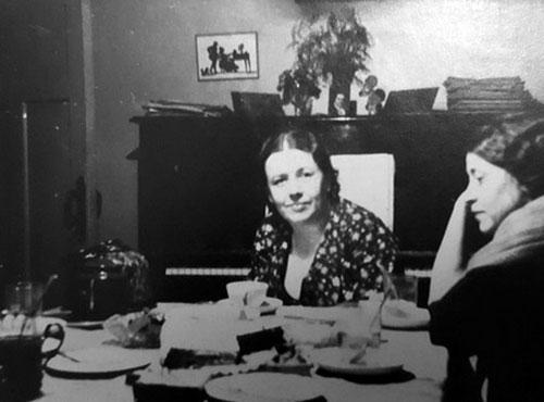 Сёстры: Ольга Георгиевна Смиренская (Кустова)  и Елизавета Георгиевна Кустова (справа-налево). 